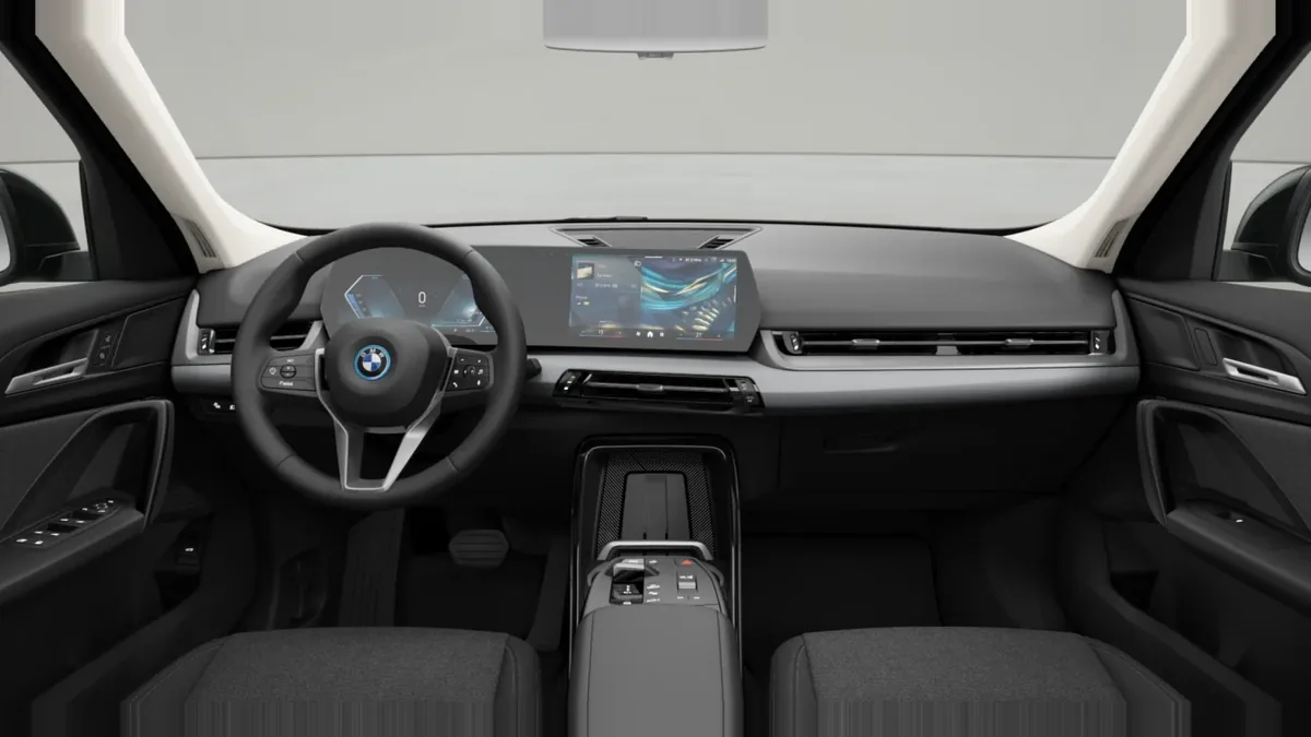 BMW X1 xDrive25e 180kW, híbrido enchufable, en renting — Delantera