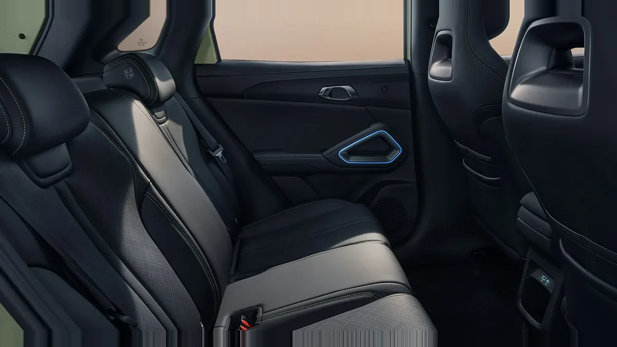 BYD Atto 2 DM-i Boost 156kW, híbrido enchufable, en renting — vista 6