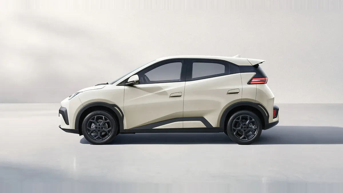 BYD Dolphin Surf Boost, 100% eléctrico, en renting — Lateral
