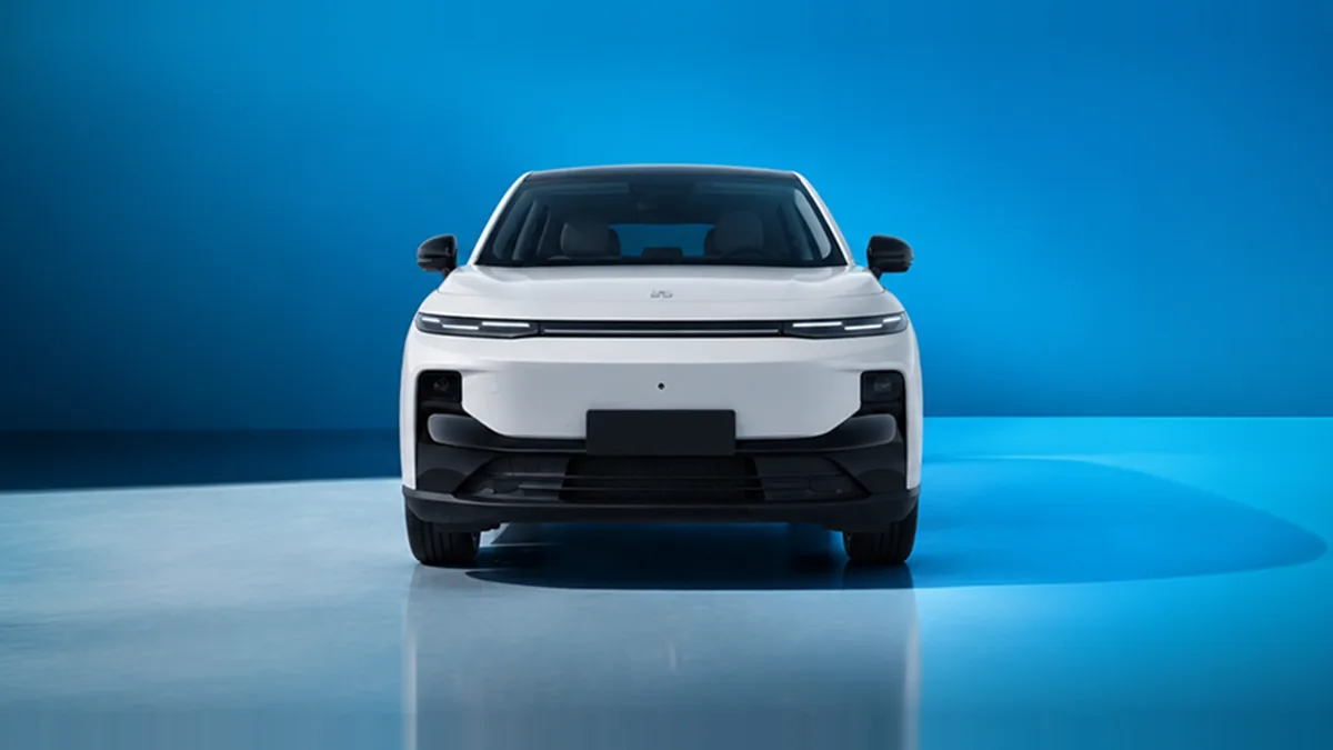 Leapmotor B10 REEV 18.8 kWh Life AT, híbrido enchufable, en renting — Delantera