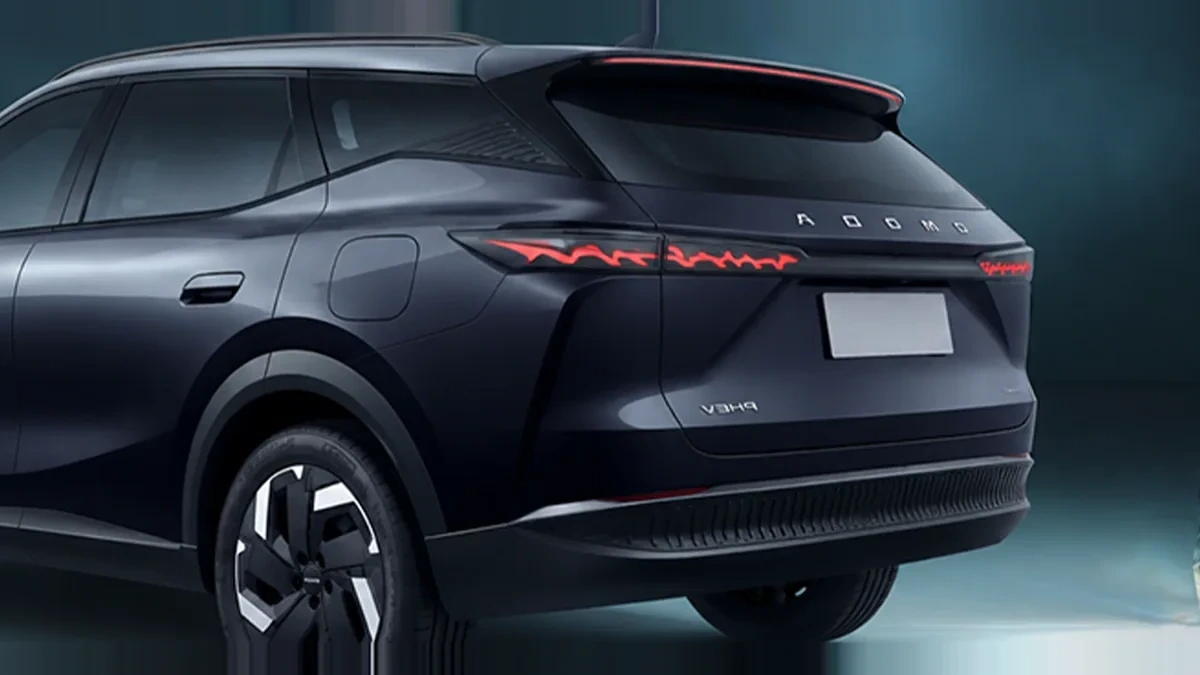 Omoda 7 1.5 TGDI PHEV Premium 279CV, híbrido enchufable, en renting — Lateral