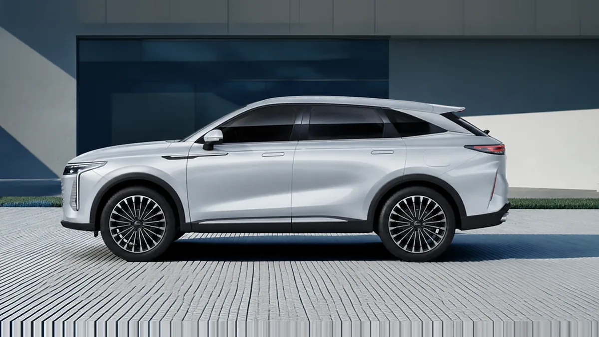 Omoda 9 SHS Premium 1.5 TGDI 3DHT 395kW (537CV) AWD, híbrido enchufable, en renting — Lateral